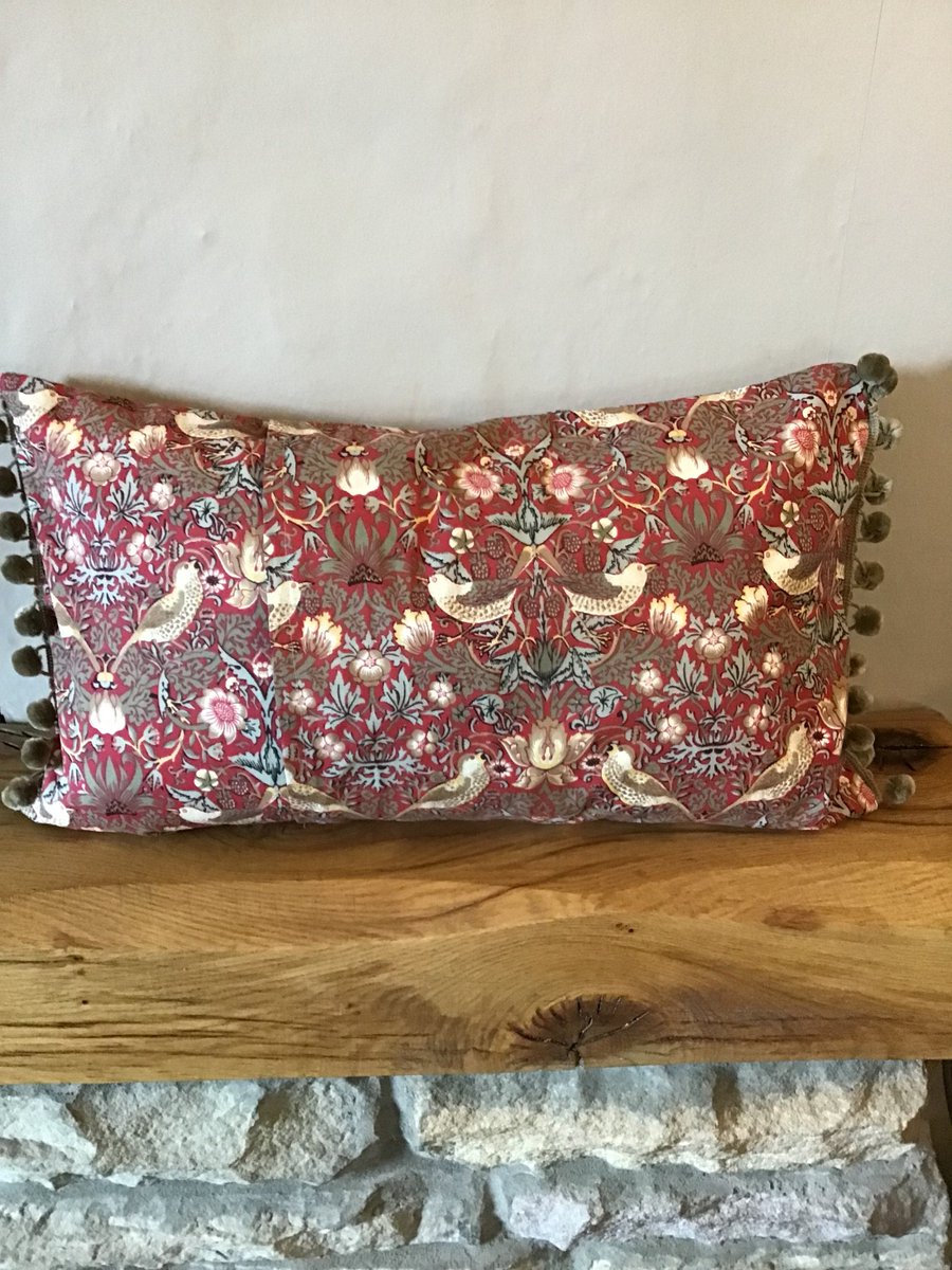 CottageCrafts5's tweet photo. Thanks for the kind words! ★★★★★ "Lovely cushion cover. I swapped the cushion for a more plump one" Maxine https://t.co/bSsQC6k72f #etsy #red #beige #floral #bedroom #cotton #countryfarmhouse #cushioncover #polyester #williammorriscushion https://t.co/uLXI3pmEQ3