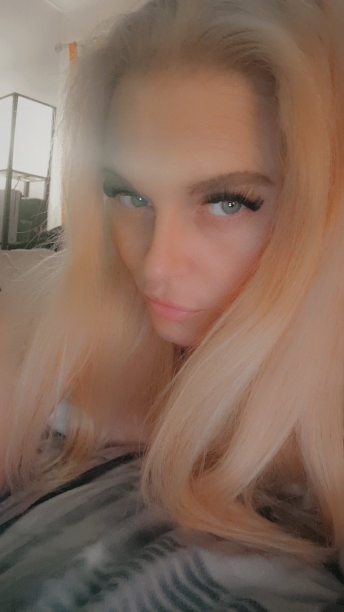 beautifulbev82's tweet photo. 😍 #blonde #Smile #beyourself #BeKind https://t.co/qHV0AuLcWf