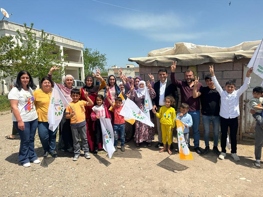 dembismil's tweet photo. Köylere ziyaretlerimiz.
#DisaEm  disa jîyan.
@amedyesilsol 
@YesillerSol https://t.co/eVCPasTrZH