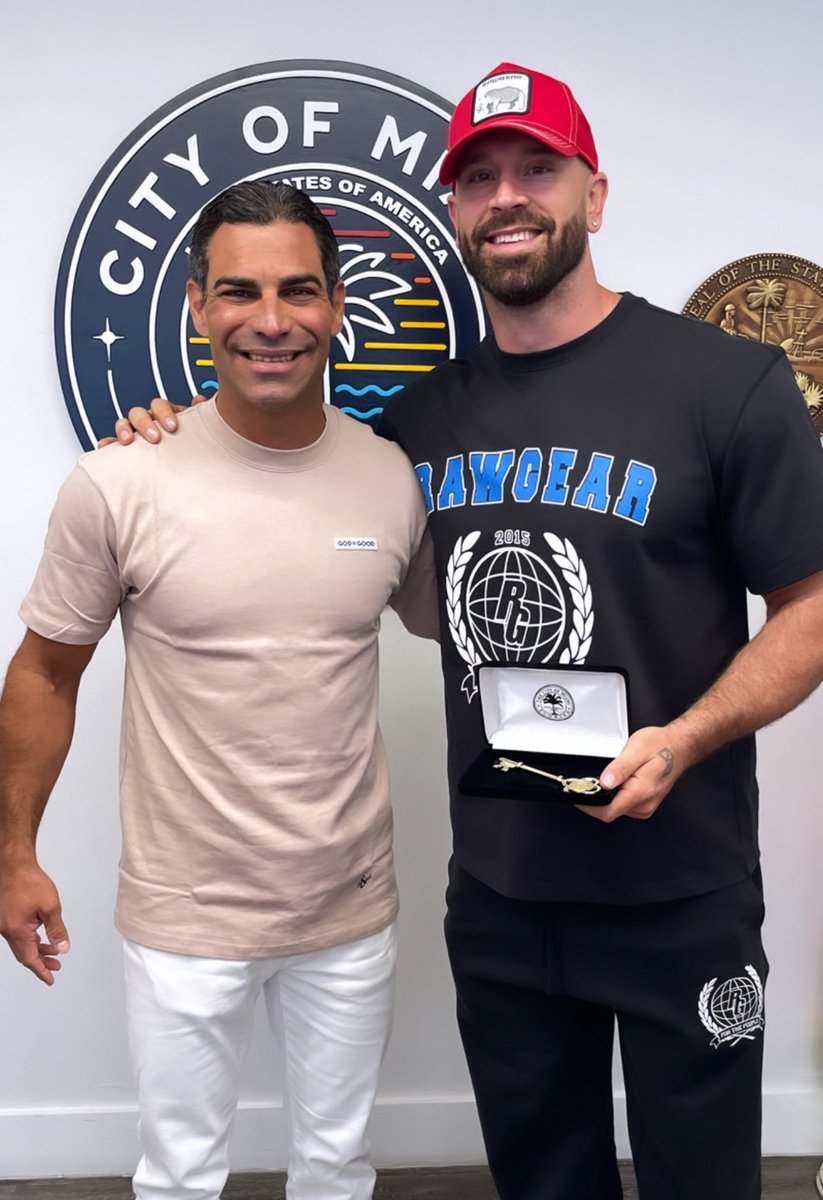 BradleyMartyn's tweet photo. Key to the city. https://t.co/X3IgqLN00w