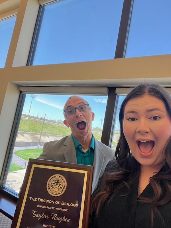 WallaceHPVlab's tweet photo. Congrats to @taylor_bugbee for winning the top undergrad award from @kstatebio. It's been humbling to work with a college student who ended up with a better publication record than I had as a post-doc! #WomenInSTEM https://t.co/aOx0vYLWUO