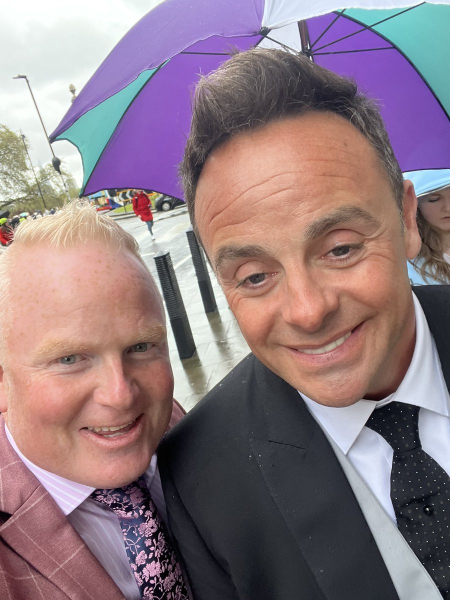 des_lally's tweet photo. Where’s Dec Gone! 🤣 #coronation #king #queen

@CR_UK @HelpforHeroes https://t.co/3SUc64gOvJ