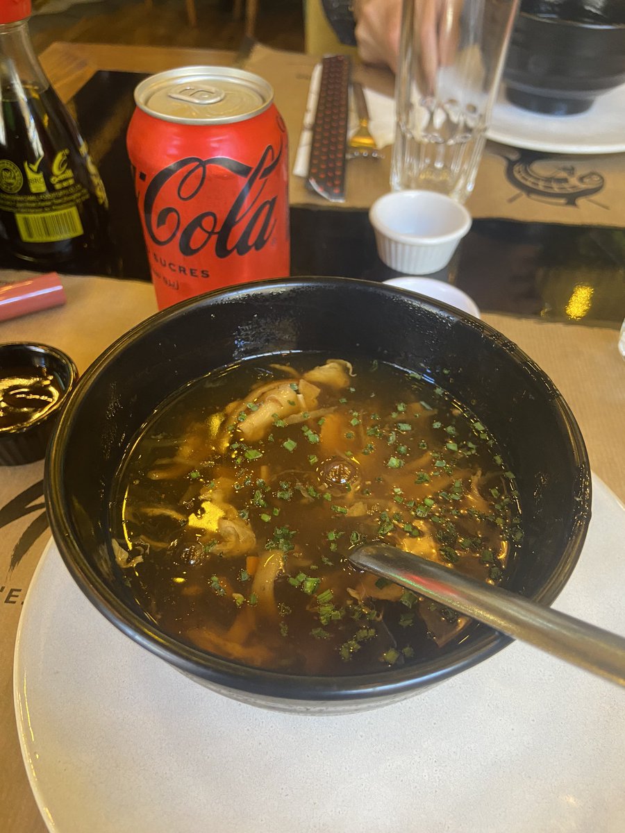 ashsmeals's tweet photo. SUSHIIII!! IM BACK I KEEP FORGETTING TO TAKE PICS OF MY FOOD LMFAO https://t.co/7XDNxrnnzn