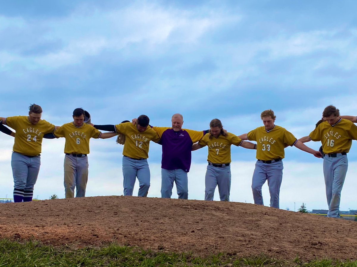 UNWBaseball's tweet photo. EAGLES WIN https://t.co/dqXb3Y2ATR