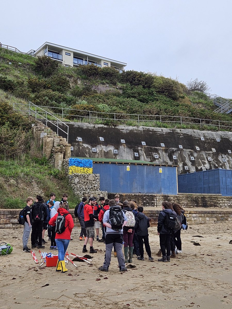 RomseyGeography's tweet photo. Looking at the £3 million defence works installed by this hotel to protect their breakfast garden #worththemoney 🤔 #coastaldefence #geographyfieldwork #leeson23 https://t.co/oHUUTDNOD9
