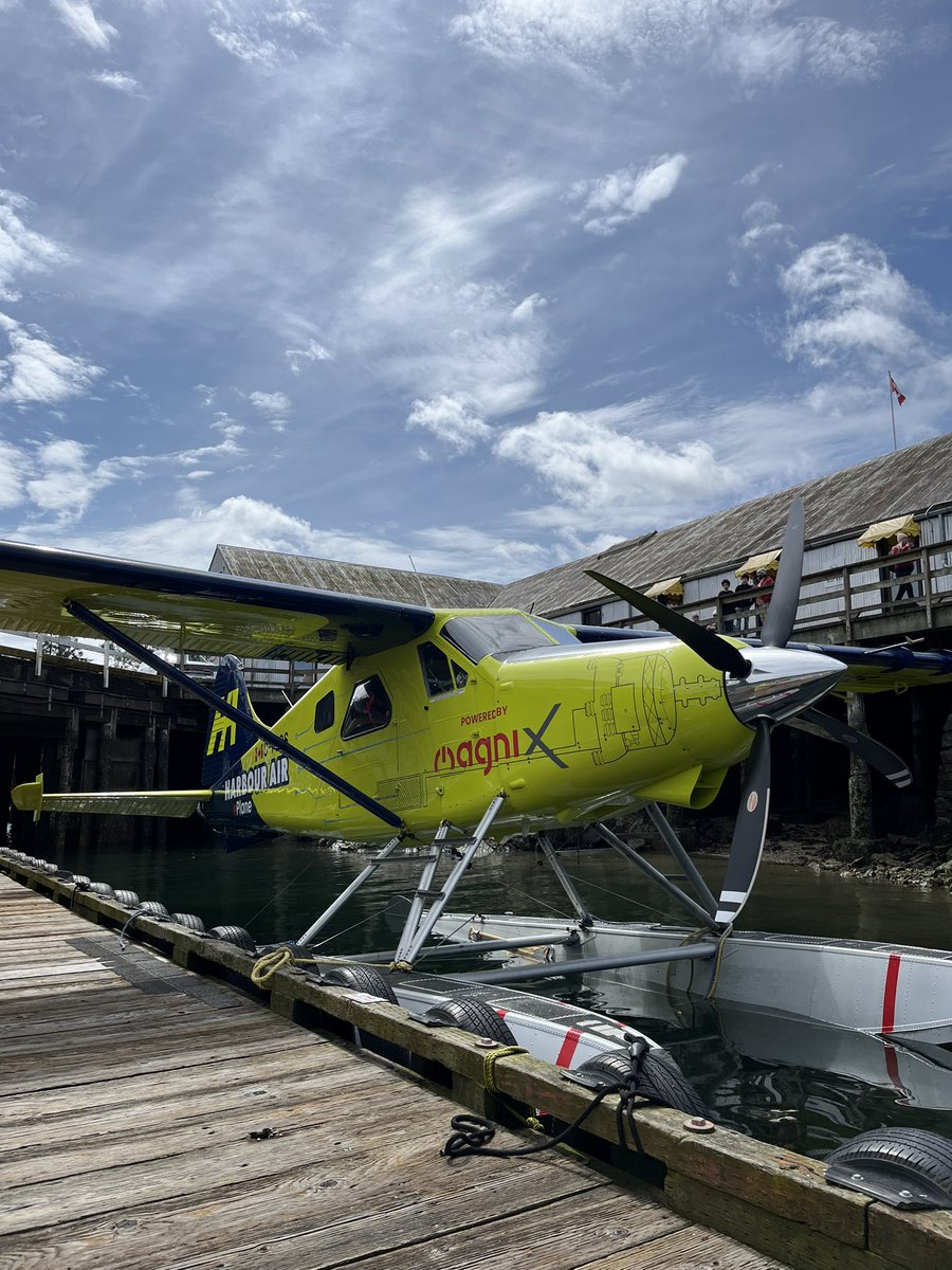 HarbourAirLtd's tweet photo. We’re here on beautiful Salt Spring Island! The sun is shining and our teams are on-site to answer any of your burning ePlane questions. C’mon down! We’re buzzing to see you ⚡️ Here until 2pm today! #eplane #saltspringisland 
Details here: https://t.co/bGiftgBAy6 https://t.co/ER4tYBL9Gm