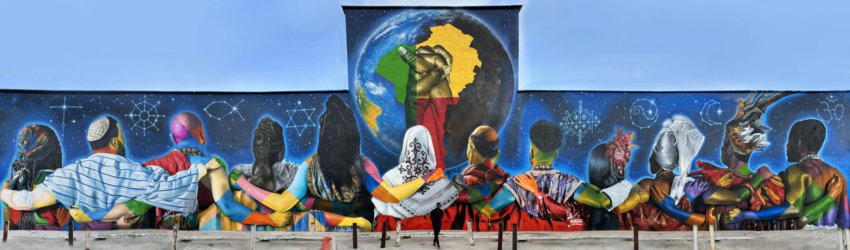 kobrastreetart's tweet photo. Estou inaugurando este trabalho aqui em Benim, na África, um país que se apoia sobre os pilares da liberdade religiosa e onde diferentes crenças convivem pacificamente. As 12 pessoas, cada uma representando uma religião diferente, aludem aos 12 estados da nação. https://t.co/kSz9NUAQWR