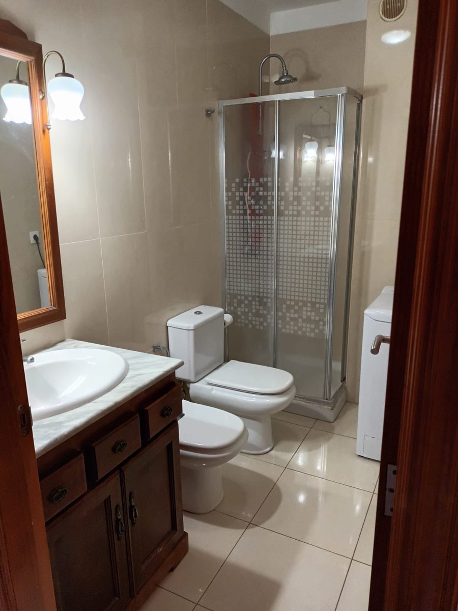 Se alquila piso en El Médano, a pocos metros de la playa #Tenerife 

1 habitación
1 baño
Salón
Cocina
Balcón
Amueblado
Larga temporada

750 euros
Contacto 646 43 73 63