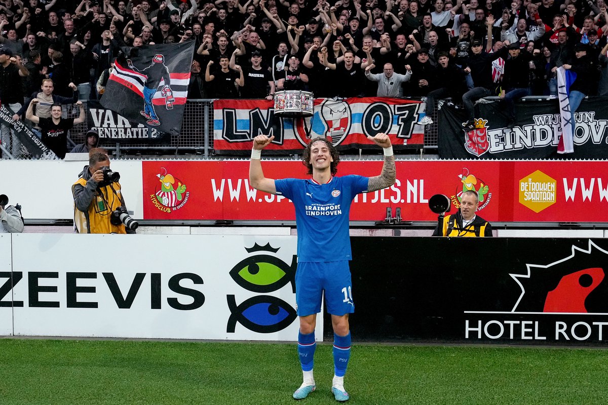 PSV's tweet photo. Very important points 👊

#SPAPSV https://t.co/tGs1RLKVfQ