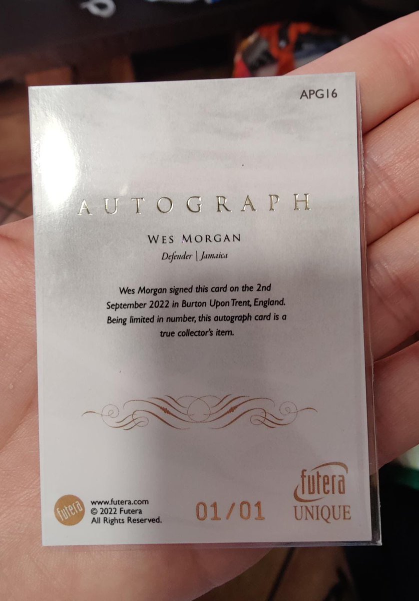 asocards's tweet photo. Una #quedada de #AsoCards no estaría completa sin la aparición de la #AsoFlor🌺™️ (Marca Registrada) y su correspondiente One of One, en este caso de @Futera https://t.co/Yw13nLX9io