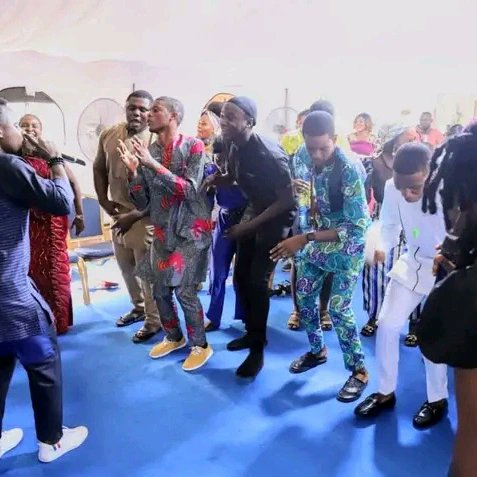 lcwm_ayobo's tweet photo. Thankfulness is the quickest path to joy ;
Come, let's us shout aloud to the rock of salvation 💃💃💃
#lcwm_ayobo
#thanksgivingservice https://t.co/YQqBexeXuO