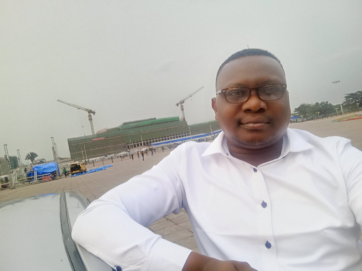 fredtshiyoyo's tweet photo. Pourquoi c'est seulement les opposants de #Lofoyi qui sont contents de mon éviction de la cellcom du Président ?
Je ne savais pas que j'étais aussi mordant à ce point.
Je vais vous faire encore très mal. Le choc est déjà amorti.
Je reste du bon côté de l'histoire avec du béton. https://t.co/BYf7iXVUjl