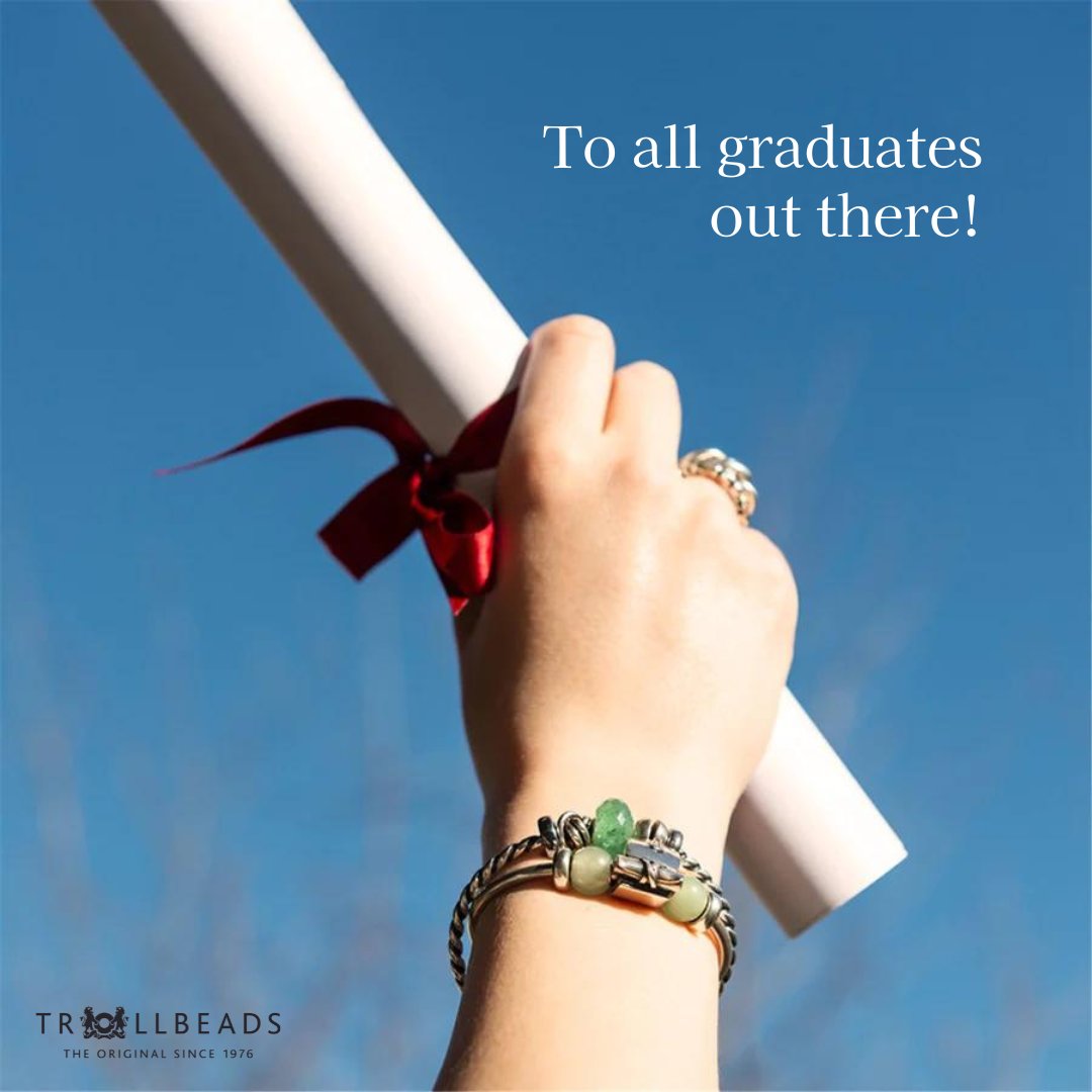 TrollTweetsUS's tweet image. 🎓Congratulations to all graduates out there!🎓

Celebrate this huge achievement with our special Graduation Bead! 🙌🏼

This bead is the perfect addition to any bracelet or necklace and serves as a reminder of your accomplishment! 😌

#trollbeads #graduationbead #proudgraduate