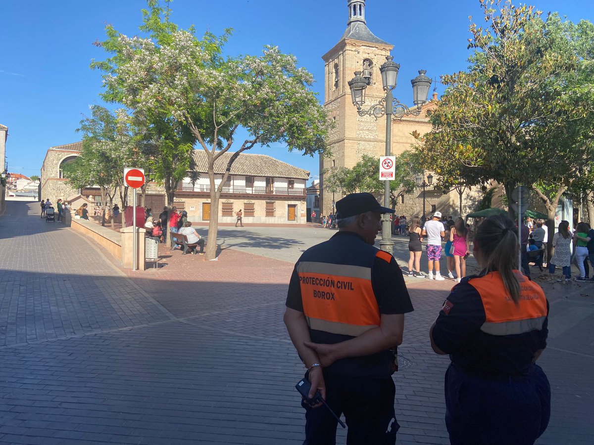 PCivil_SMVEGA's tweet photo. Durante la mañana de hoy, hemos estado en la Marcha de la batalla del Jarama. En el transcurso de la misma, colaboramos en la extinción de un incendio provocado por maquinaria. Finalizamos la tarde colaborando con #PCBorox en sus fiestas a la Virgen de la Salud.
#lasprotescuentan https://t.co/J2ouD1amGD