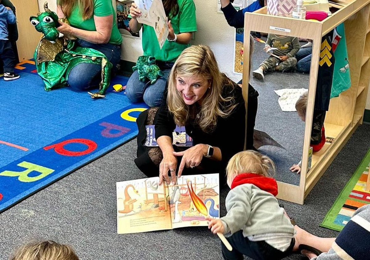 CountyVentura's tweet photo. Yesterday, readers from across the County took part in #Take5andRead Day, sharing their love of #reading with young learners in support of @First5Ventura 

📸: @JeffGorell @long_km @VENTURASHERIFF @VCFD 

#countyofventura #take5vc https://t.co/smI383OSFv