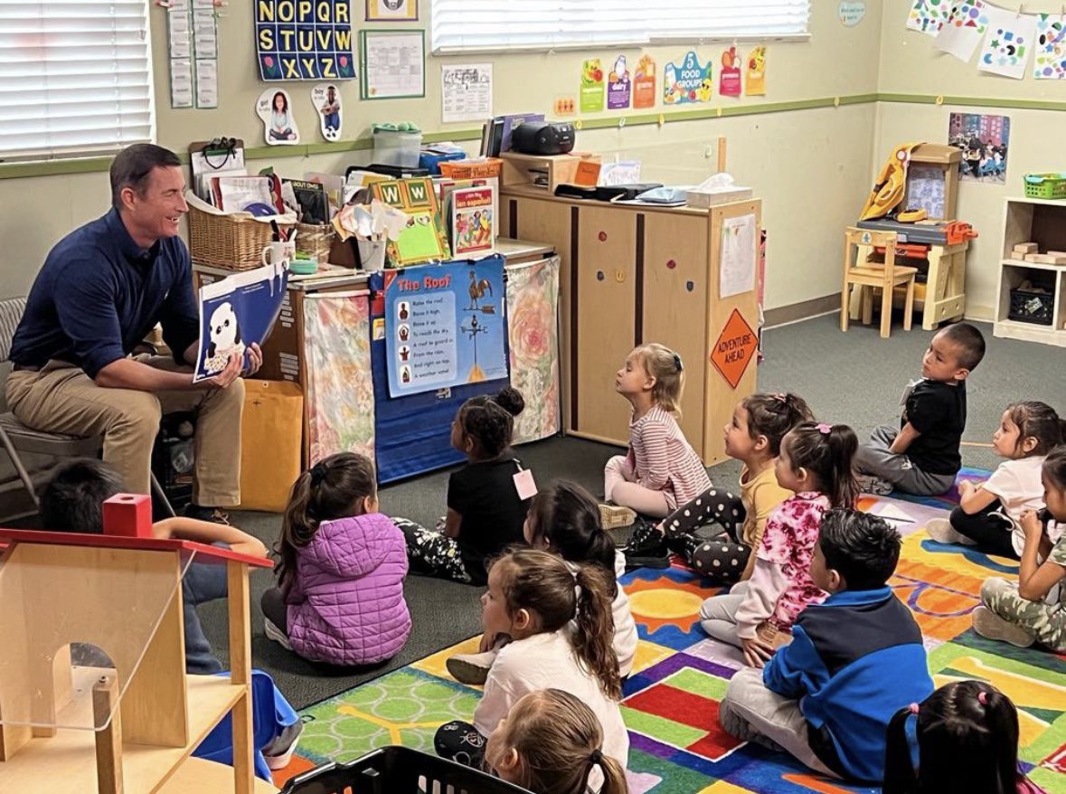 CountyVentura's tweet photo. Yesterday, readers from across the County took part in #Take5andRead Day, sharing their love of #reading with young learners in support of @First5Ventura 

📸: @JeffGorell @long_km @VENTURASHERIFF @VCFD 

#countyofventura #take5vc https://t.co/smI383OSFv