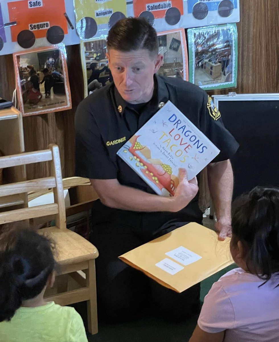 Yesterday, readers from across the County took part in #Take5andRead Day, sharing their love of #reading with young learners in support of @First5Ventura 

📸: @JeffGorell @long_km @VENTURASHERIFF @VCFD 

#countyofventura #take5vc