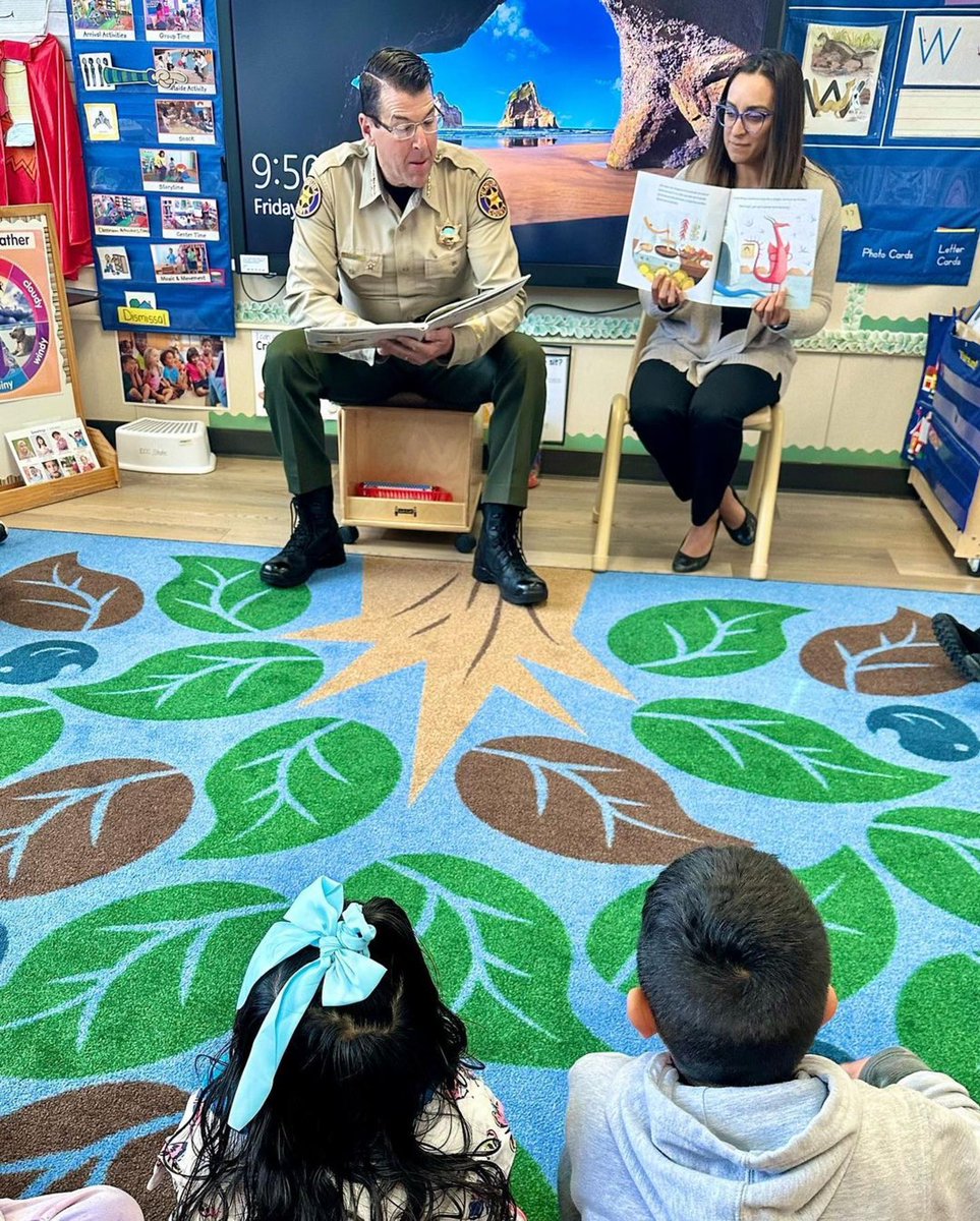 CountyVentura's tweet photo. Yesterday, readers from across the County took part in #Take5andRead Day, sharing their love of #reading with young learners in support of @First5Ventura 

📸: @JeffGorell @long_km @VENTURASHERIFF @VCFD 

#countyofventura #take5vc https://t.co/smI383OSFv