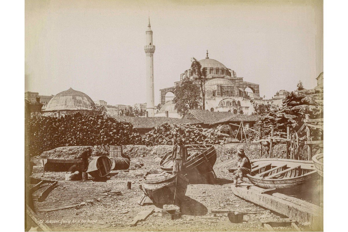 pinar__erkan's tweet photo. Kılıç Ali Paşa Cami'nin kıyısı görselde. 
İstanbul Modern deniz tarafından görünümünü kendi isteğiyle paylaşıyor mu yoksa çevreye etki garabetinin farkında da ondan mı sadece iç mekan?
Müzenin dış mekanla alakası yoksa niçin en kıymetli deniz kıyısına gelip çökmüş peki? https://t.co/WGyKLUpAjG