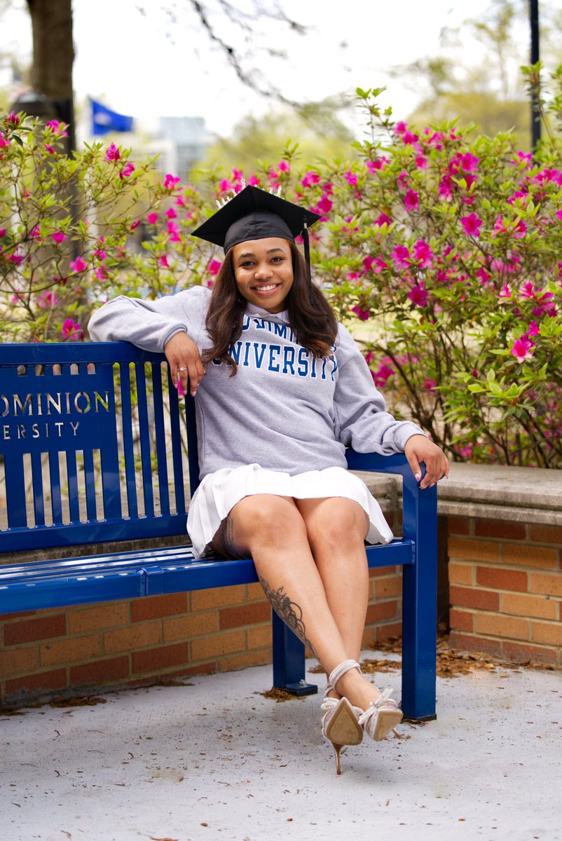 _MmmWia's tweet photo. BIG GRAD .. Officially an ODU Alum 🥺💙 https://t.co/BL6bi23lrg