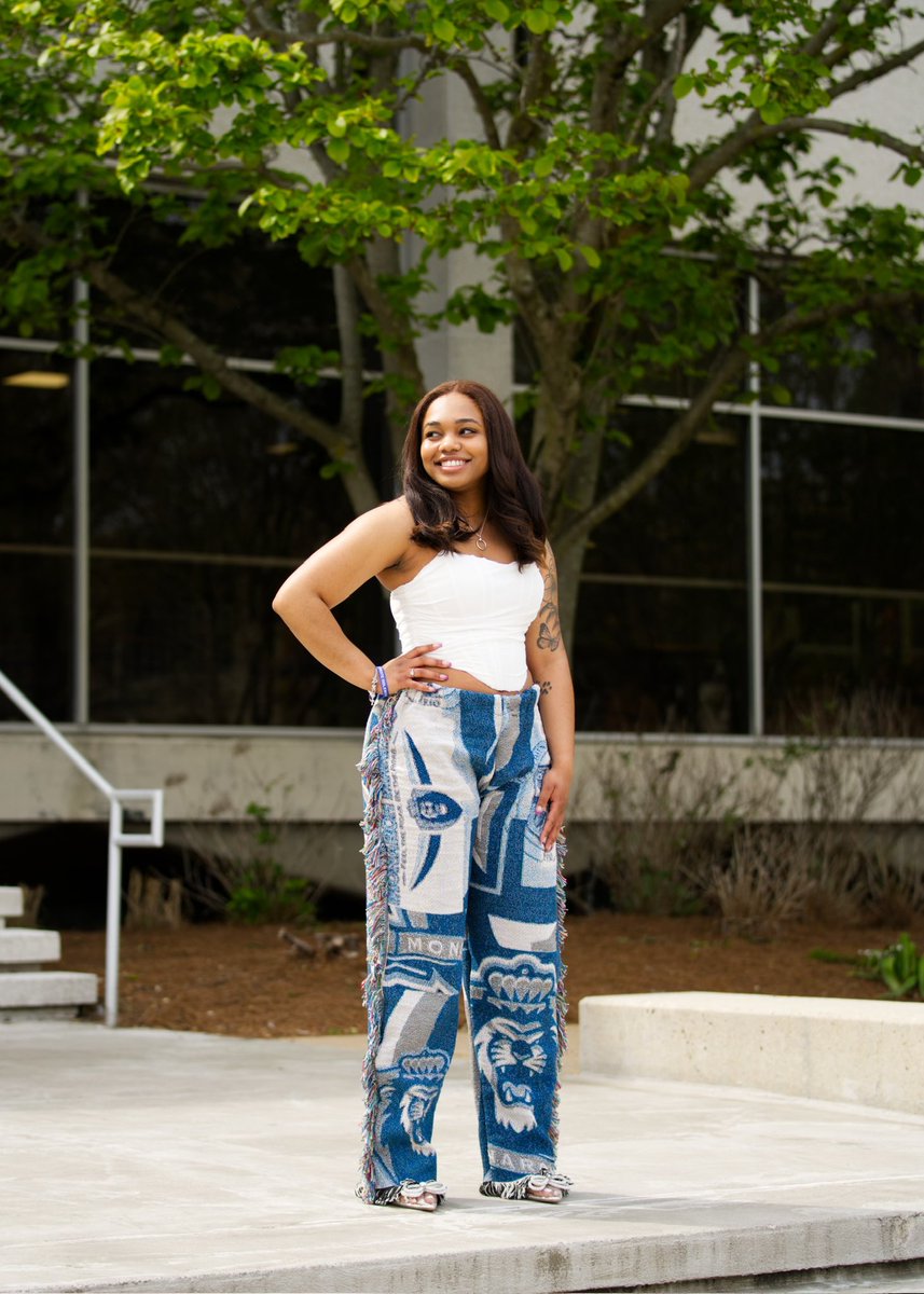 _MmmWia's tweet photo. BIG GRAD .. Officially an ODU Alum 🥺💙 https://t.co/BL6bi23lrg