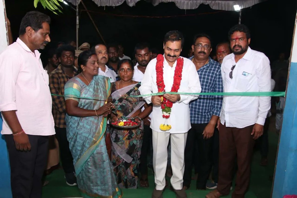 kakanigovardhan's tweet photo. ముత్తుకూరు మండలంలో #GGMP కార్యక్రమం విజయవంతం పూర్తి కావడానికి సహకరించిన ప్రతి ఒక్కరికీ హృదయపూర్వక ధన్యవాదాలు. కృష్ణపట్నం గ్రామ సచివాలయ పరిధిలో #GadapaGadapakuManaPrabhutvam కార్యక్రమంలో భాగంగా 2వ రోజు గోపాల్ పురం, రామ్ నగర్, ఆర్కట్ పాళెం,కావలి హరిజనవాడ ప్రాంతాలలో పర్యటన. https://t.co/9lCp12MXEg