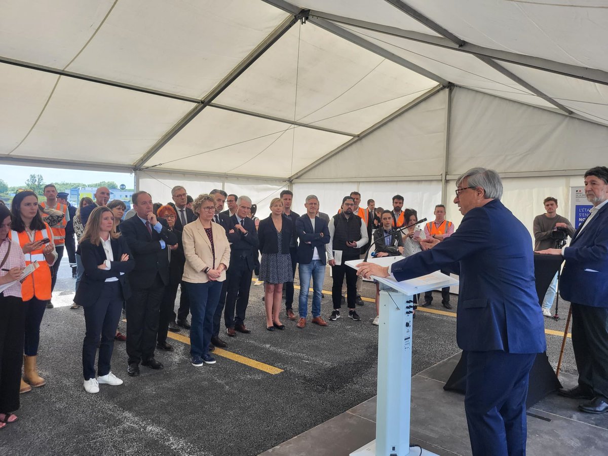 MtropoleCommun1's tweet photo. [Mobilités - Inauguration de la rocade]

La mise 2x3 voies de la rocade touche à sa fin !

#mobilité #bordeauxmetropole #MetropoleCommunes https://t.co/c8FZM8M4Xa