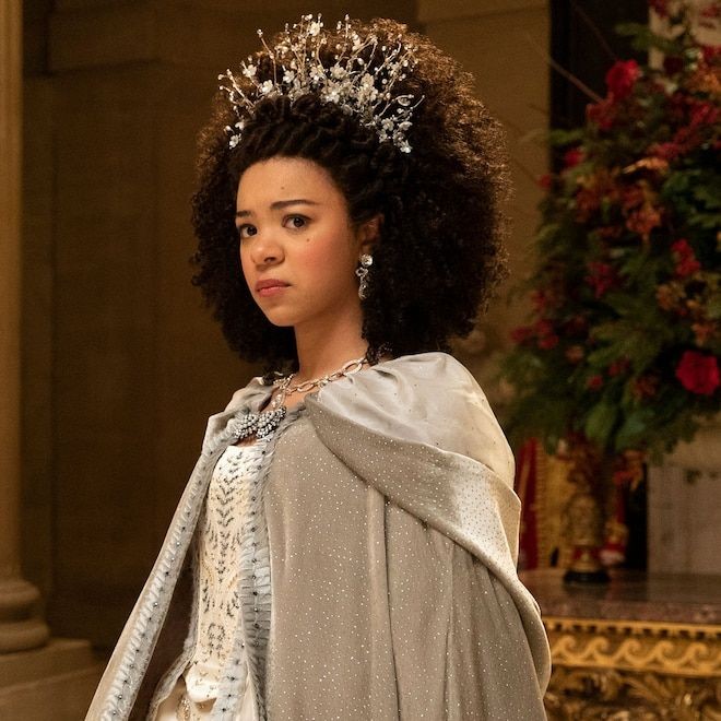 JLoveUrself's tweet photo. #QueenCharlotte
Still is crazy to me how the two characters look so much alike 
They really look like they traveled in time ⏲ https://t.co/KcZpO5KyV4