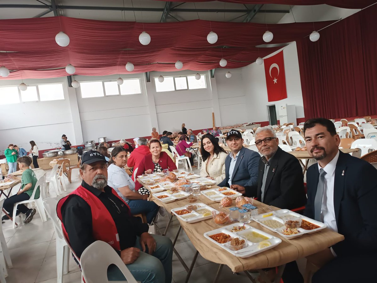 Milletvekili Adaylarımız Müjgan Dikmen, Cem Ayber, Tan Bilginer, Ortaca İlçe Bşk. Ahmet Çömen, İl Bşk. Yard. Dila Küsbeci ve Yön. Kur. Üyelerimizle İncirköy Mahallemizde düzenlenen Hıdırellez Yemeği'ne katıldık.

#BirlikteAşacağız
#ZaferPartisi
#ÜmitÖzdağ
#Ataİttifakı
#OAnGeliyor