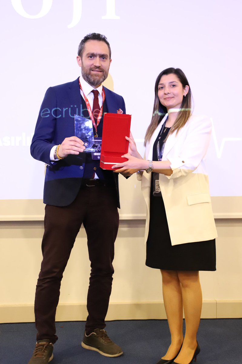 SelcukSilay's tweet photo. Its always a great pleasure to come together with our young&amp;enthusiastic medical students☘️ This time we were @bezmialem with my friends @senad34 @CevperErsoz &amp; @AcademicOner I hope that we could be able to stimulate &amp; inspire some of the young minds 🌹They are the future of 🇹🇷 https://t.co/S9cvRRvIvK