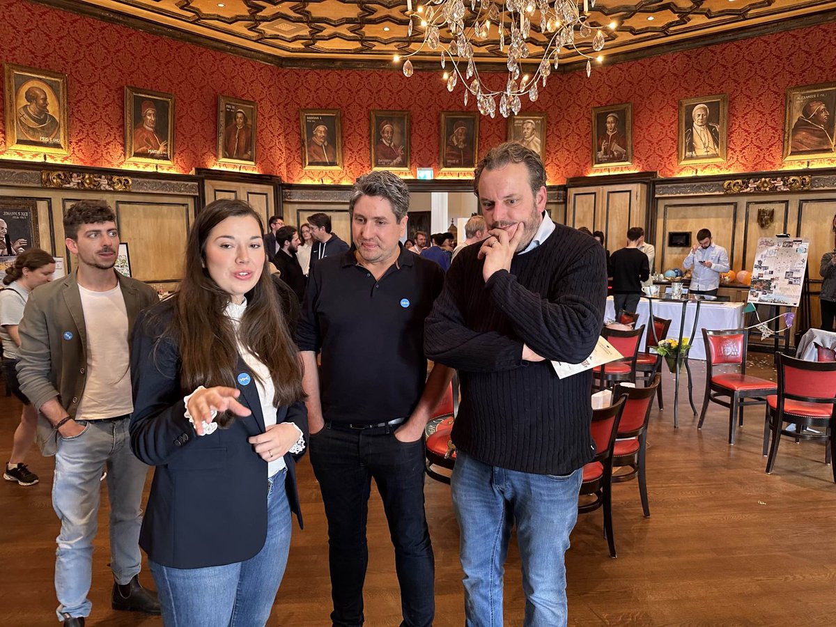 MichaelMack's tweet photo. To close the #TEASATE in style, the new generation of themed entertainment professionals presented their creative projects developed throughout the demanding @ShowcaseNextgen training course. Great talents will join our industry and deliver exciting projects and attractions! https://t.co/Zzt7RcGO18