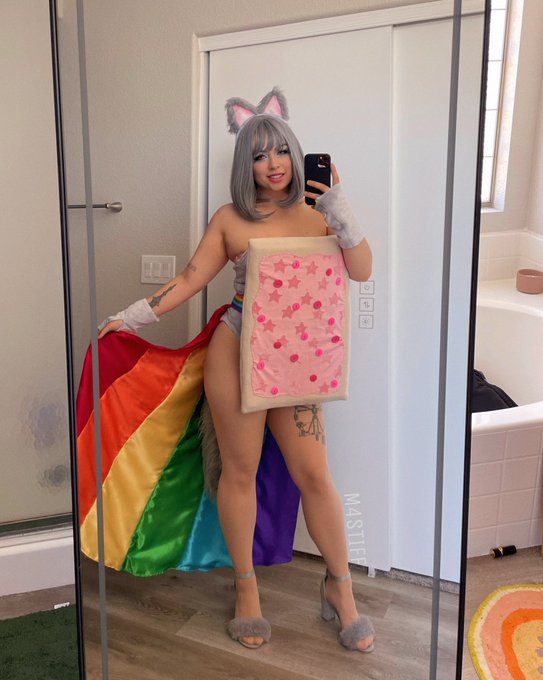 remember nyan cat?  this is him now. feel old yet? https://t.co/Gpmbn8jkxU