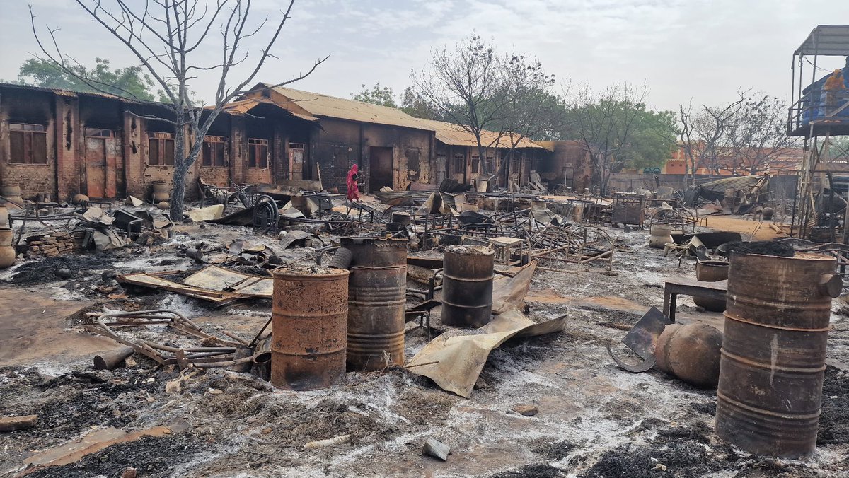 New pictures have emerged of a former school in Darfur, supported by Save the Children, which burned down during fighting last week. According to UN estimates, at least 190 children are thought to have been killed since the #Sudan conflict began three weeks ago. Spox available.