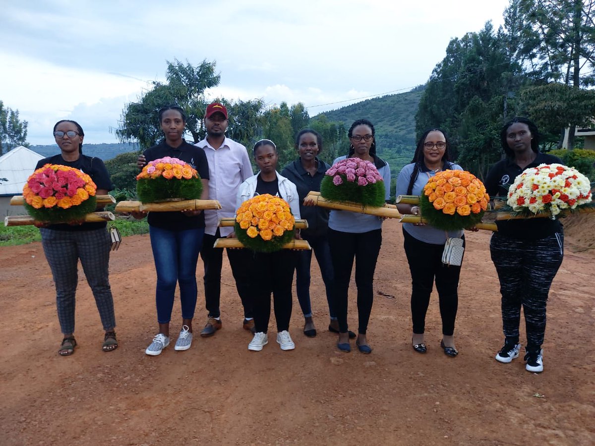 Rwanda_PYO's tweet image. None
Kuwa 06/05/2023 muri @NyanzaDistrict m'Umurenge wa #Kibilizi Hari kubera Umugoroba wo kwibuka aho Turi kwibuka kushuro ya 29 Jenoside yakorewe Abatutsi muri Mata 1994 "Abana n'Abagore"
Vs Mayor @kayitesi .
Numuhango witabiriye na Chair @RwandaPeac48243 @AmashamiYashibutse