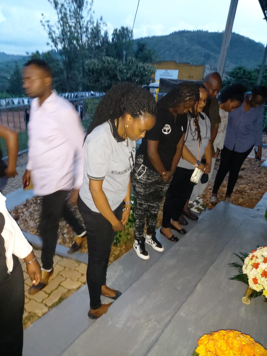 Rwanda_PYO's tweet image. None
Kuwa 06/05/2023 muri @NyanzaDistrict m'Umurenge wa #Kibilizi Hari kubera Umugoroba wo kwibuka aho Turi kwibuka kushuro ya 29 Jenoside yakorewe Abatutsi muri Mata 1994 "Abana n'Abagore"
Vs Mayor @kayitesi .
Numuhango witabiriye na Chair @RwandaPeac48243 @AmashamiYashibutse