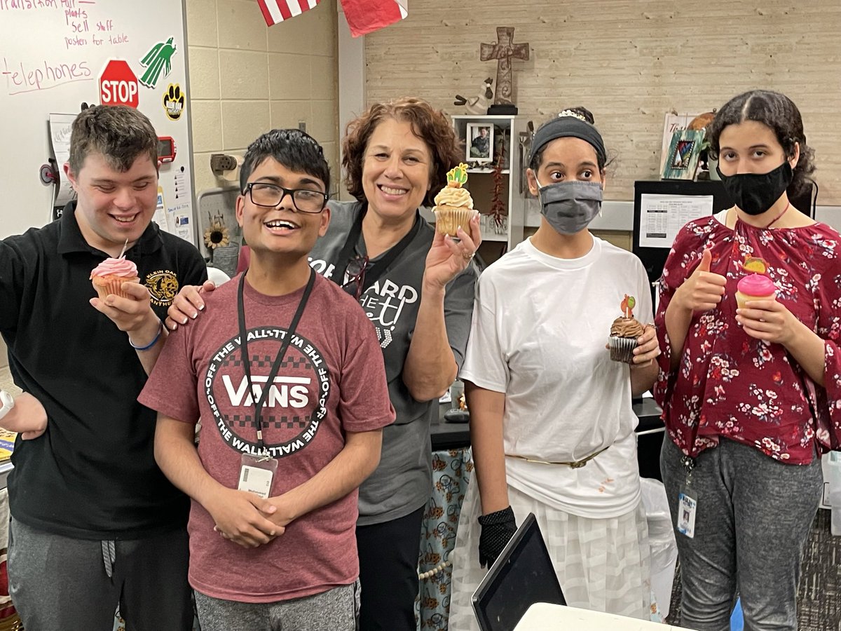 Cinco De Mayo & student birthday = cupcakes from Smallcakes Run by retired #Kleinisd teacher, Marci Lee, students with IDD work at her shop. Great place to support and send our students to work. Thank you Marci! SmallcakesTomball.com @KleinOak @aschultzKISD #DisabilityTwitter