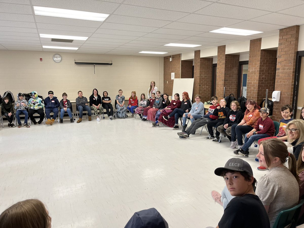 What a great way to connect and meet your future classmates! Thank you to St. Leonard’s Communty Services for helping make the transition from Port Burwell to Straffordville smoother for students. #peerpower @StraffRams