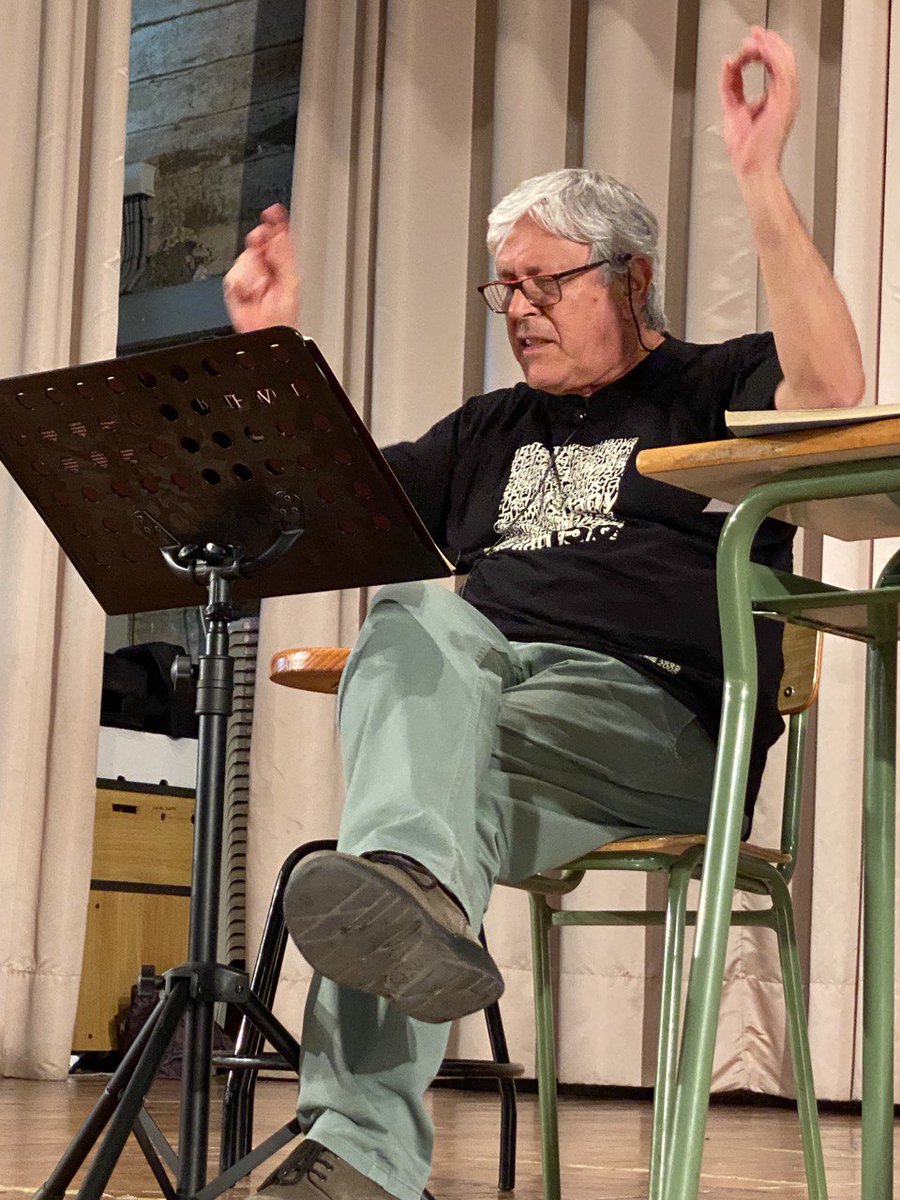 MessiesBcn's tweet photo. El nostre #director a cada #assaig es més exigent amb nosaltres. Però ens agraden els reptes!
#siPep
#PepPrats https://t.co/JAQPqtRvlS