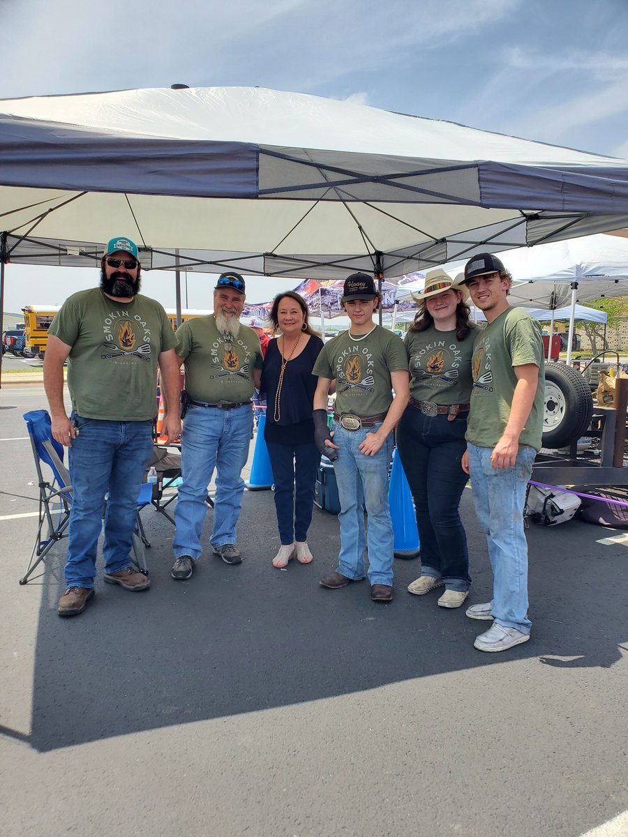 k_gaas's tweet photo. First Lady of Texas showing her support for Smokin Oaks BBQ Team. @KleinOak @KISD_CTE @KISD_CTE https://t.co/hoc0C1UOQL