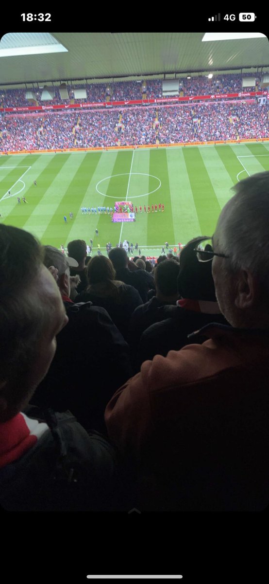 harlee123's tweet photo. brentford (h)charles is a nonce 🔴 https://t.co/8h2lda81Yh