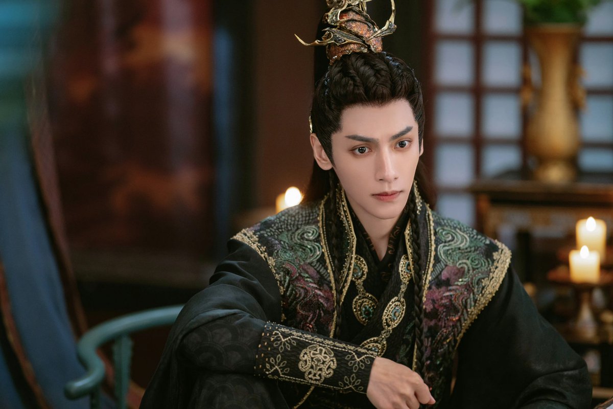 LuoYunxiBrazil's tweet photo. ❮#WEIBO︱📸︱LYX STUDIO❯  
—  Studio de #LuoYunxi lança novas fotos  do seu personagem no drama #TillTheEndOfTheMoon! 💙

"Imperador Jin.  E assista #CangJiumin continuar girando a roda de sua vida amanhã."

+

#罗云熙 #LeoLuo #TillTheEndOfTheMoon #LuoYunxi https://t.co/n2L3QBD2Et