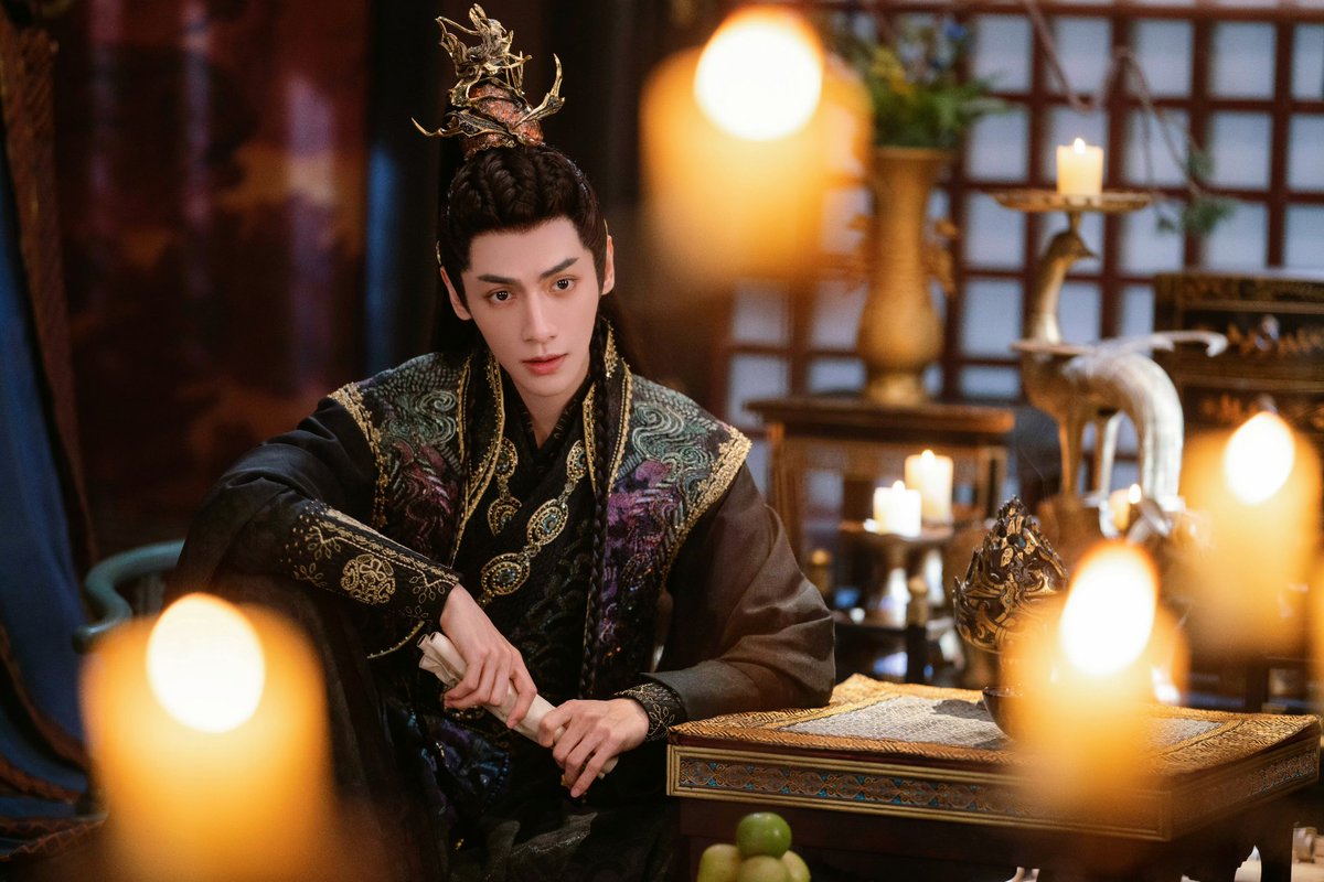 LuoYunxiBrazil's tweet photo. ❮#WEIBO︱📸︱LYX STUDIO❯  
—  Studio de #LuoYunxi lança novas fotos  do seu personagem no drama #TillTheEndOfTheMoon! 💙

"Imperador Jin.  E assista #CangJiumin continuar girando a roda de sua vida amanhã."

+

#罗云熙 #LeoLuo #TillTheEndOfTheMoon #LuoYunxi https://t.co/n2L3QBD2Et