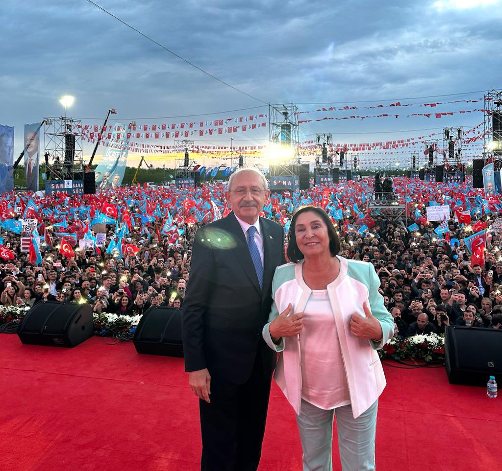 Bahara sayılı günler kala İstanbul'dayız. Kemal beyle beraber halkımızın coşkusunu, heyecanını ama en çok da umudunu paylaşmak paha biçilmez. İnanıyorum ki hep birlikte umutlarımızı mutluluğa dönüştüreceğiz.