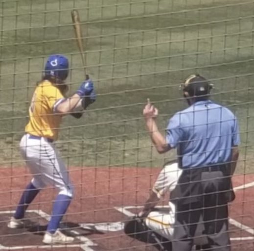 stephaniestwdds's tweet image. Interesting choice of a 1  ball count. This was just prior to the ump taking a foul to the head and retiring from the game. Game suspended to tomorrow with @SHSPioneersBSBL leading 7-5, top of 6.
