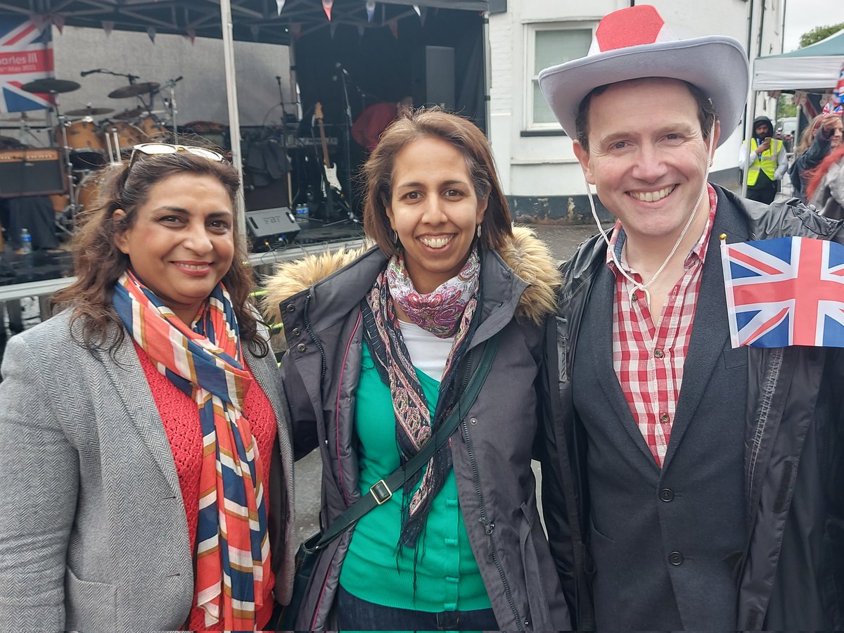 munirawilson's tweet photo. Lovely to join a couple of community Coronation events today in Hampton Wick and at the URC Twickenham Green. Everyone was having fun despite the rain. Thanks to Hampton Wick Traders Association and Shepherd's Star for organising, and @LBRUT for supporting. https://t.co/L9LAXgkz5w