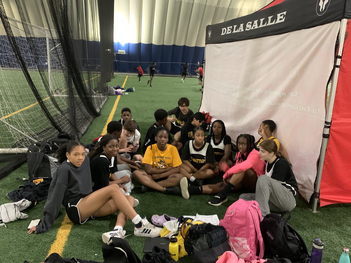 dave_harju's tweet photo. The St Matthew 7-8 runners finished off the indoor track season at Louis Riel Friday. Many won their heat, including an overall win (Vivian- 400m) and 2 close second place finishes. Congrats Tigers! @CapoOttawa @ErinBerthelot1 @StMatthewOCSB https://t.co/b20T5j2aep