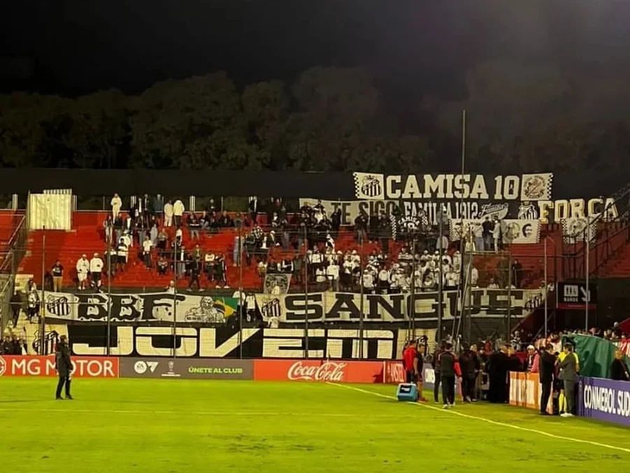 O Canto das Torcidas on Twitter "Torcida do Santos presente no Coloso