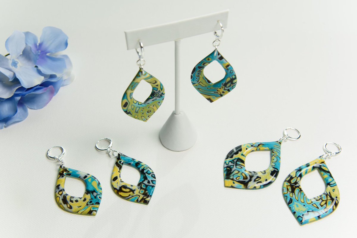 NEW colorful Tropical Watercolor Open Teardrop Clay Dangle Earrings with Lever Backs.

etsy.me/41fCCB8

#soprettyclayearrings #etsy #teardrop #bohohippie #beachtropical #leverback #etsyseller #mokumegane