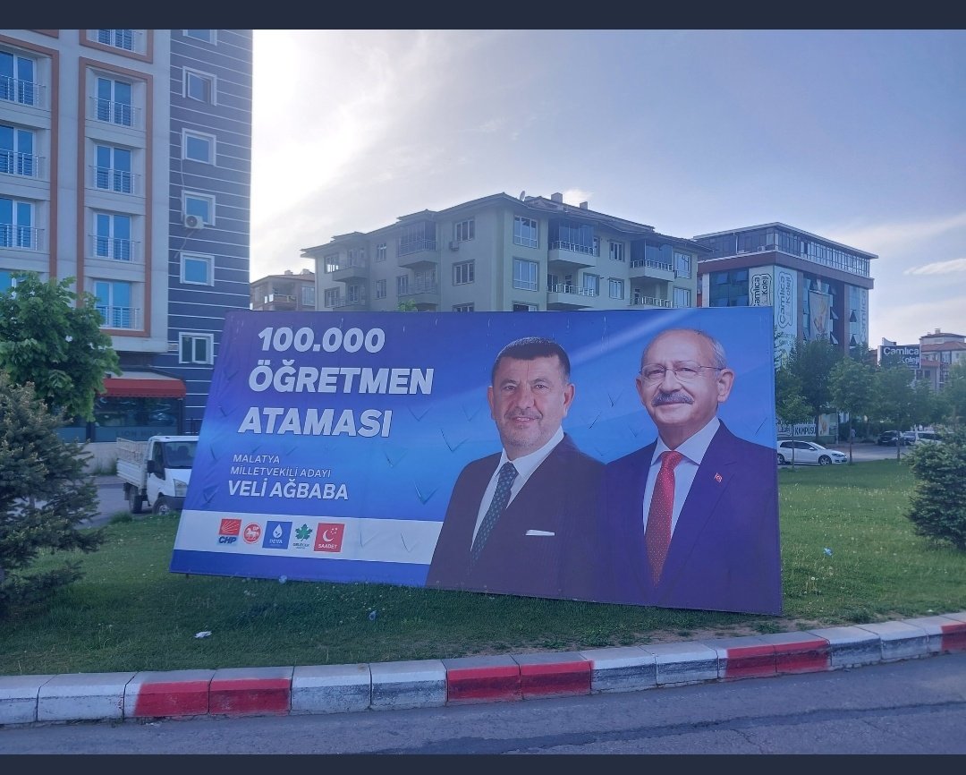 Seçimlerde ilk sıradayız🔺
Gündemde ilk sıradayız 🔺
TV'deyiz🔺
Sahalardayız🔺
Meydanlardayız🔺
Her yerdeyiz🔺
Bir tek hak ettiğimiz yerlerde değiliz🔻
Sınıflarımızda değiliz🔻
Çocuklarımızla değiliz 🔻

Bizi görmezden göreni seçimde biz görürüz❗ 💯
#HaliçteEk55BinÖğretmen