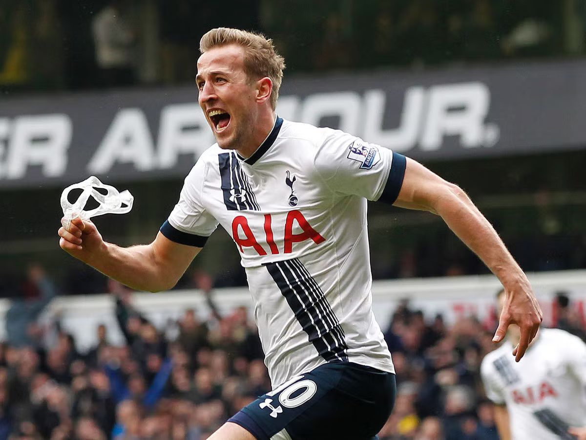 TheSpursWatch's tweet image. ⭐️Harry Kane has officially surpassed Wayne Rooney on the all-time Premier League goal scoring record!

🥇Alan Shearer (260 in 441 games)
🥈Harry Kane (209 in 317 games)
🥉Wayne Rooney (208 in 491 games)